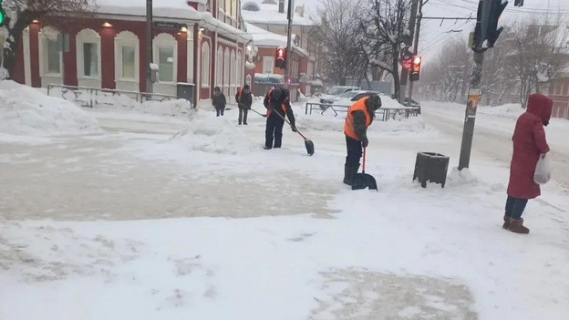 В Кирове дорожные службы работают в усиленном режиме из-за метели