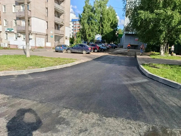 На улице Лепсе в Кирове полностью обновили проезжую часть