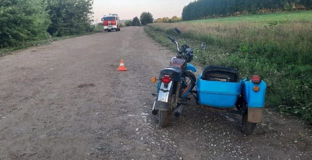 В Кировской области пострадали три человека при столкновении Lada Largus и мотоцикла