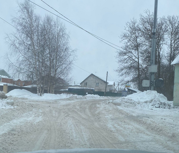 В Гнусино после жалоб местных жителей вывезут снег