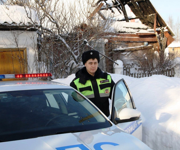 В Оричевском районе полицейский помог пенсионерам на пожаре