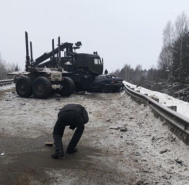 Смертельная авария на Победиловском тракте: лоб в лоб столкнулись «КамАЗ» и легковая машина