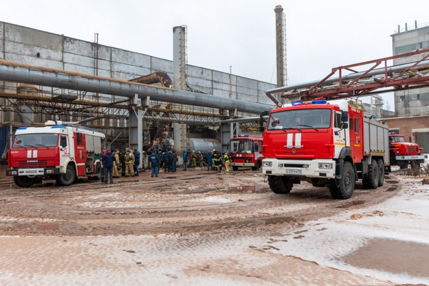 Пожар в цехе деревообработки в Кирово-Чепецке тушили 30 спасателей