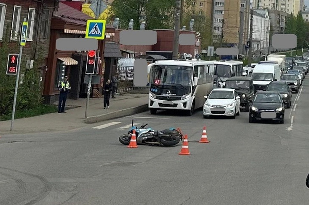 В Кирове на Ленина столкнулись «Рено Дастер» и мотоцикл