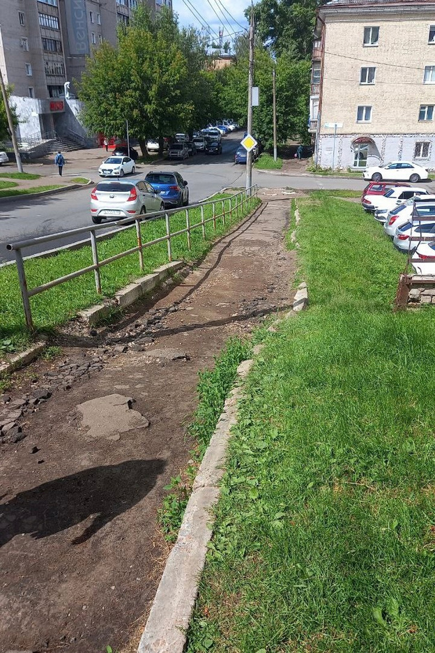 На улице Карла Либкнехта отремонтировали тротуар