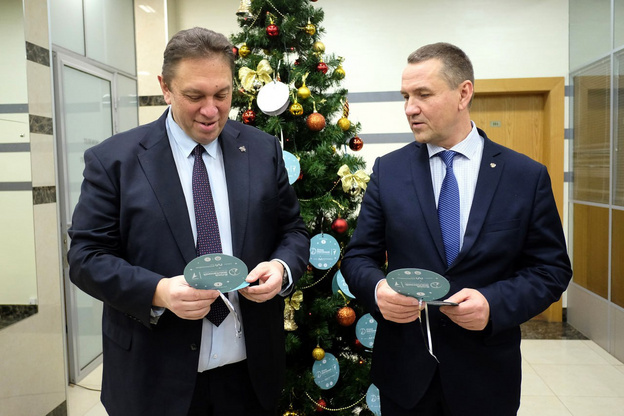 Кировские чиновники вручат новогодние подарки детям-инвалидам