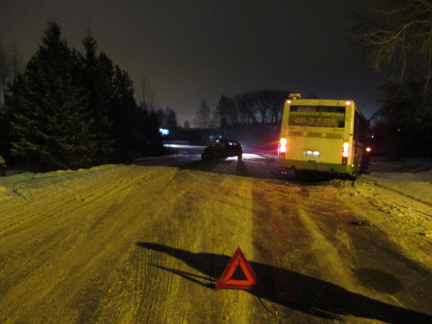 На Московской «Лада» выехала на «встречку» и врезалась в автобус с пассажирами