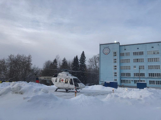 Пациентку в тяжёлом состоянии эвакуировали из Опаринского района на вертолёте