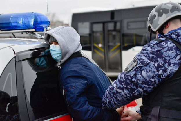 Росгвардия показала, как защищают кировские автобусы от хулиганов. Фото и видео