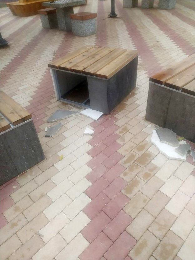 Вандалы устроили погром в парке «Южный» в Кирово-Чепецке