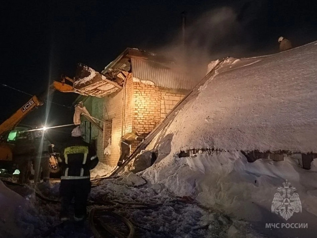 В Кировской области пожарные спасли телятник от огня