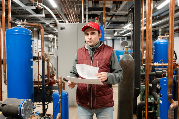 «Нашу работу не видно, но она существенная»: как техническая служба заставляет биться сердце Кировского мясокомбината