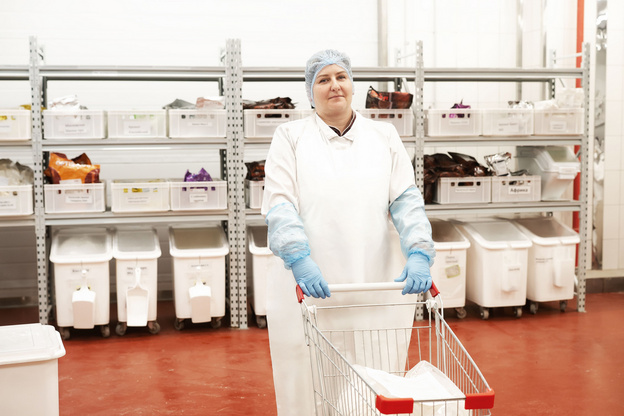 Технологии, опыт и вкус: кто и как делает фарш для колбасы на «Кировском мясокомбинате»