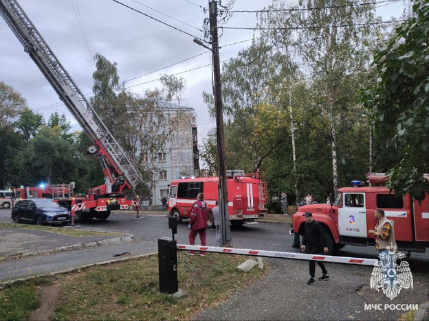 Более 50 человек эвакуировали из-за пожара в многоэтажке на Карла Либкнехта