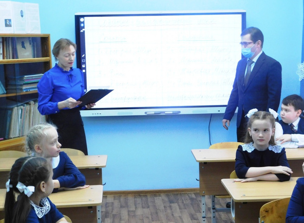 Помощь школе искусств, библиотеке и детским садам в Зуевском районе: Рахим Азимов исполнил наказы избирателей