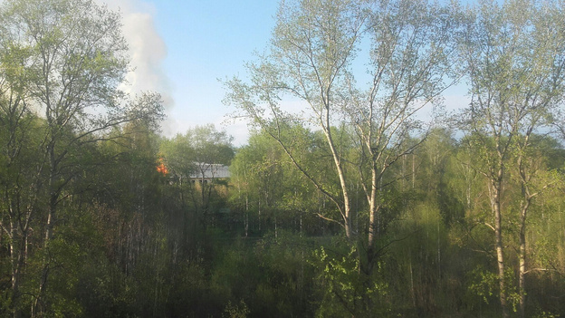 В Кирове горит заброшенное здание КВАТУ