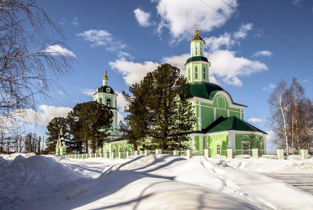 Кировчан просят помочь в заготовке дров для церкви