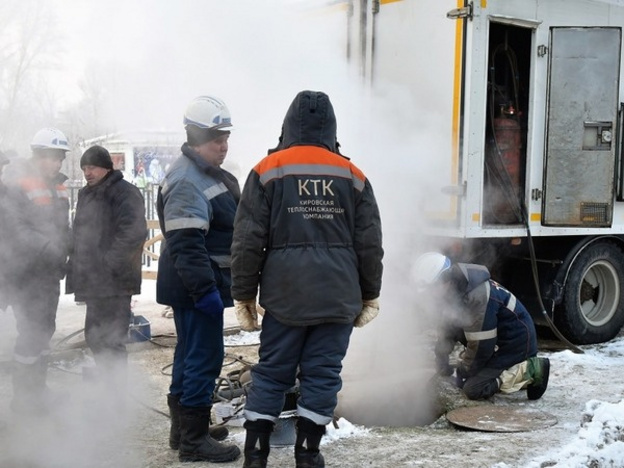 В Кирове из-за прорыва теплосети 30 домов, два детских сада и школа остались без тепла
