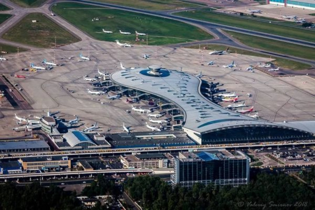 В аэропортах Москвы установили повышенный уровень угрозы терактов