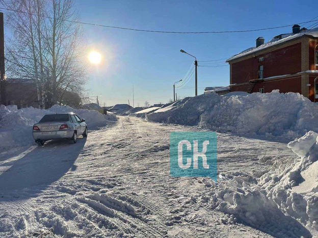 Знаменитые нолинские сугробы. Фоторепортаж из заснеженного города