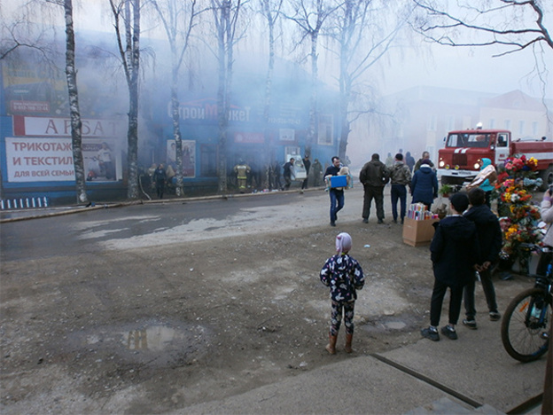 В центре Афанасьево сгорело торговое здание