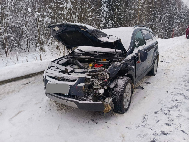 На трассе под Кировом столкнулись скорая, легковушка и грузовик
