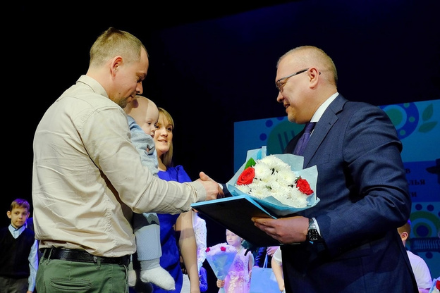 Молодые семьи из Кировской области получили сертификаты на приобретение жилья