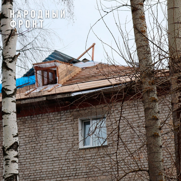 В Лянгасово жильцы дома девять месяцев живут под плёнкой вместо крыши