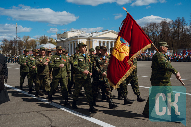 Торжественный парад на Театральной площади 9 мая. Фоторепортаж