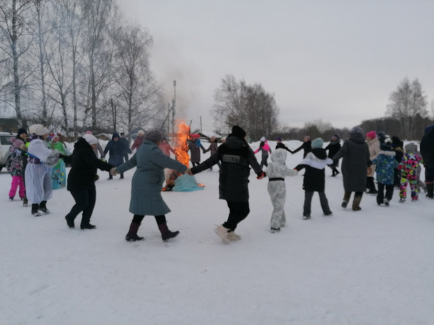 Народные гулянья, сжигание чучела и румяные блины: как отметили Масленицу в Кировской области