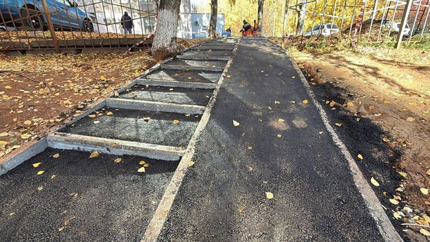 В Кирове заасфальтируют дороги к пяти учреждениям образования и культуры