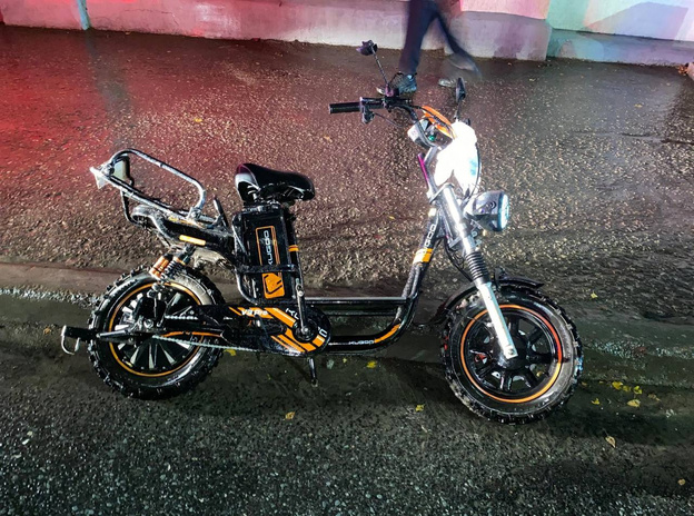 В Кирове на улице Казанской столкнулись «Фольксваген Поло» и электровелосипед