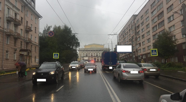 В центре Кирова иномарка сбила трёх пешеходов