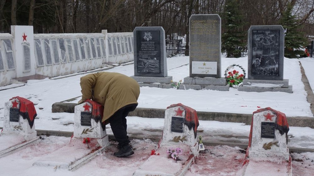Кировские депутаты проверили благоустройство мемориальных зон