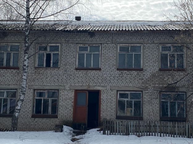 В Нолинском районе закрыли доступ к зданию бывшего медицинского стационара