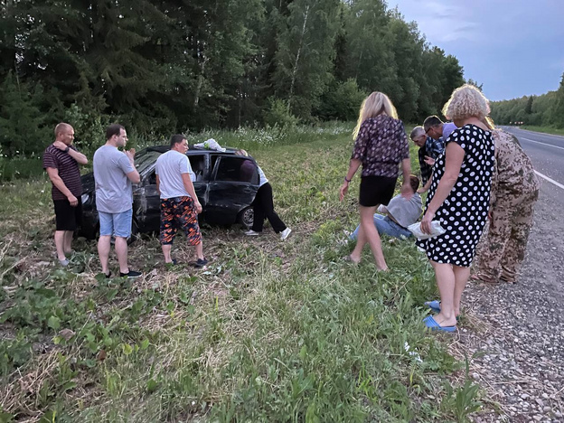 В Нолинском районе иномарка съехала в кювет. Есть пострадавшие