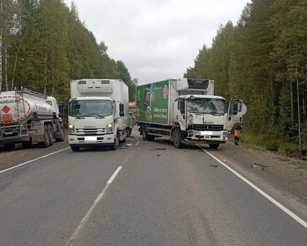 В Оричевском районе жёстко столкнулись три автомобиля