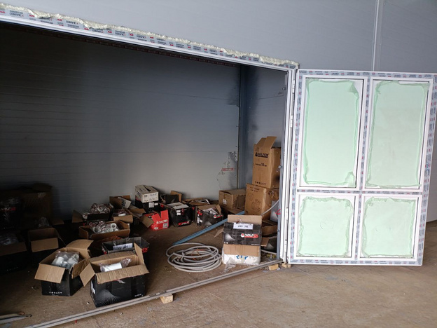 В Вятских Полянах продолжается монтаж модульного бассейна