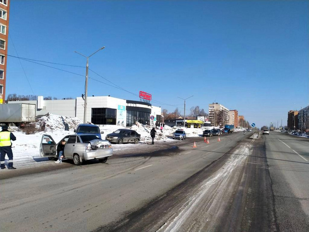 В Кирово-Чепецке произошло массовое ДТП с участием учебного автомобиля