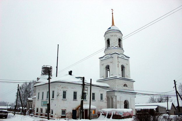 В храме села Адышево установили золотой купол и крест
