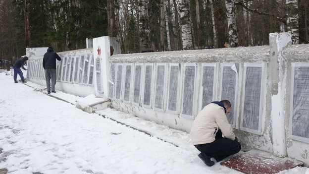 Кировские депутаты проверили благоустройство мемориальных зон