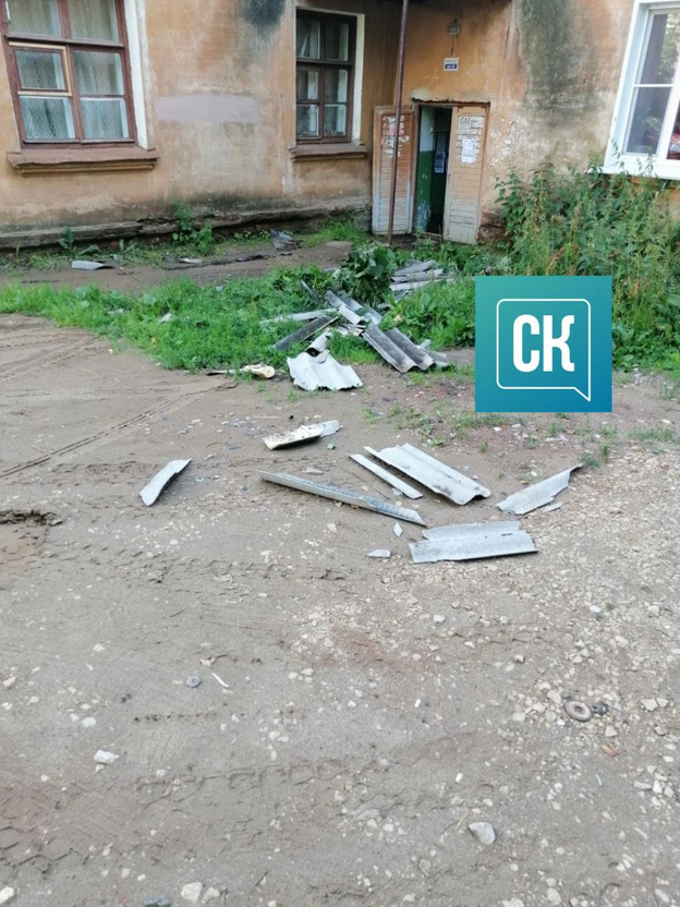 «У нас нет денег»: жильцы аварийного дома на Пятницкой, 117, пытаются добиться от администрации и УК помощи
