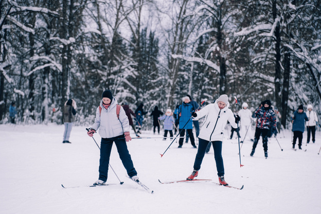 Беговые лыжи для всех: фотолента с открытого мастер-класса для взрослых и детей