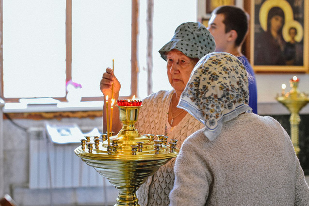 Кировчане освятили фрукты на Яблочный Спас в Спасском соборе. Фото