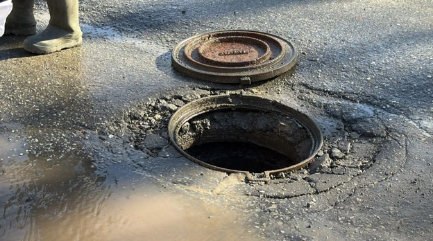 В Кирове проверяют колодцы