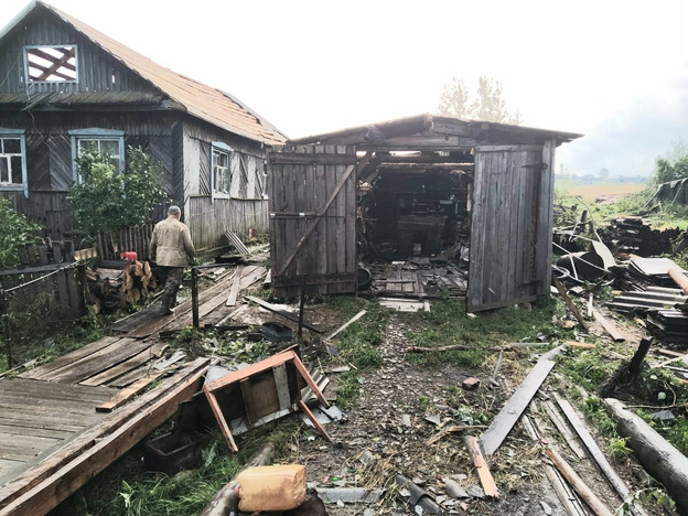 «Пострадали кровли домов и транспорт»: на северо-востоке Кировской области прошёл смерч