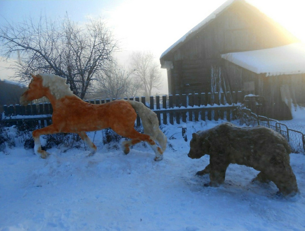 Тужинский мастер вылепил реалистичные фигуры из снега