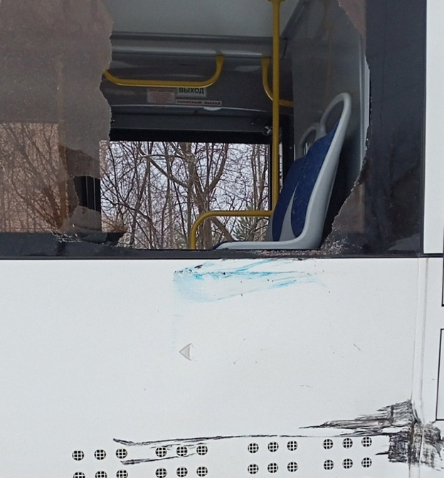 Во время ДТП в Гирсово из окна автобуса выпала женщина