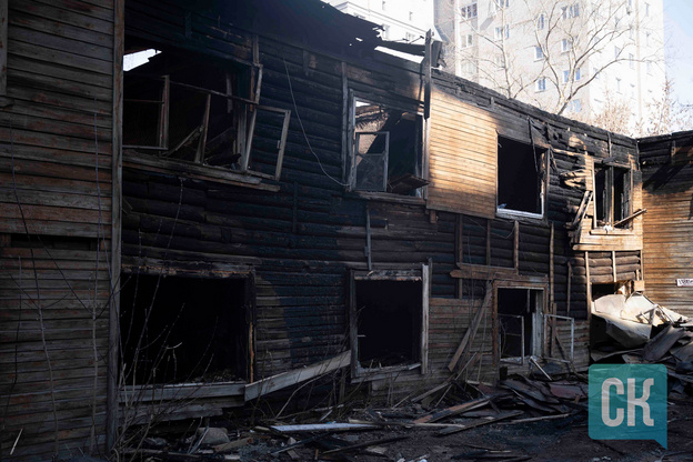 Фоторепортаж с места пожара на Володарского, 72а: что это был за дом и что от него осталось