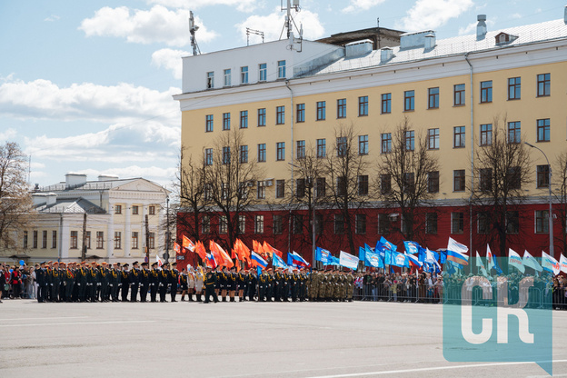 Торжественный парад на Театральной площади 9 мая. Фоторепортаж